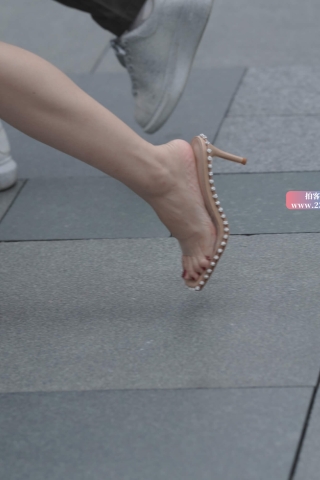 查看完整内容：长腿美姐 - 共24张图片