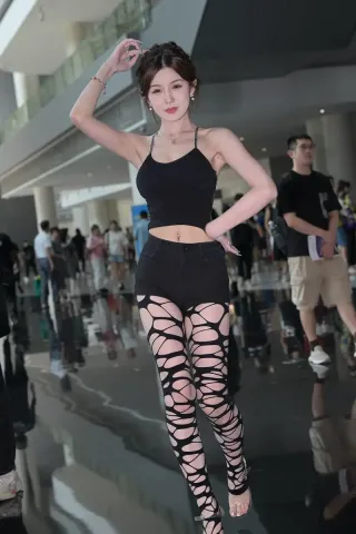 查看完整内容：魅力热裤美腿女神（完整版） - 共5张图片