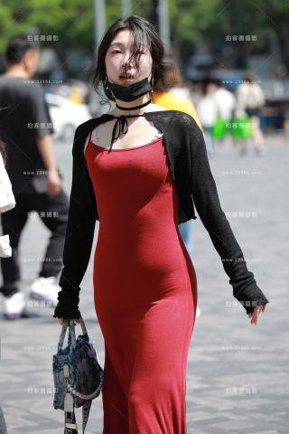 【玻璃街拍】红色紧身包臀裙