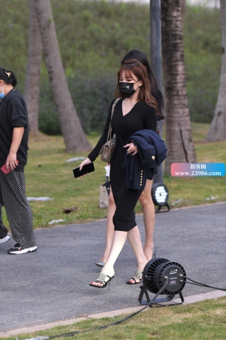 参加时装周的美女