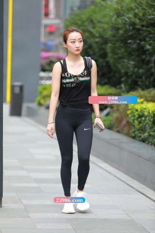 【视觉冲击赛帖】回家路上 巧遇 黑色健美裤美眉