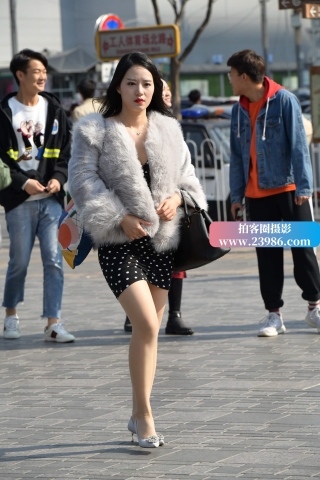 街拍斑点群性感美女