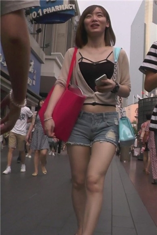 查看完整内容：偶遇极品劲爆好身材小眼睛美女 [1.07 GB]（视频版） - 共8张图片