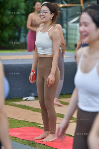 ★阳光瑜伽裤美女