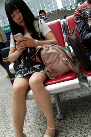 查看完整内容：4k超清，连衣裙肉丝袜美腿美眉（视频版） - 共8张图片