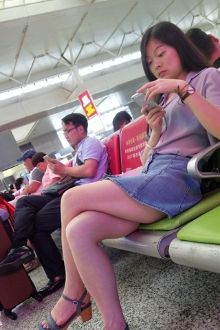 查看完整内容：4k-短裙凉拖街拍美腿美颜小姐姐（视频版） - 共8张图片