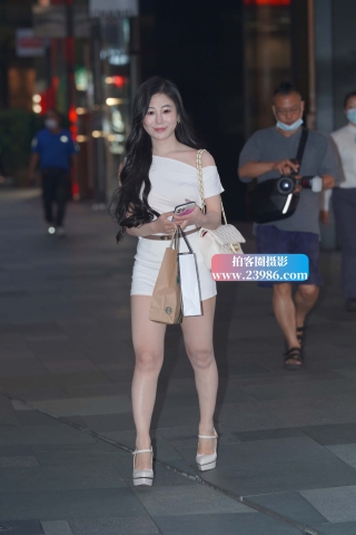 这大长腿高跟越看越喜欢