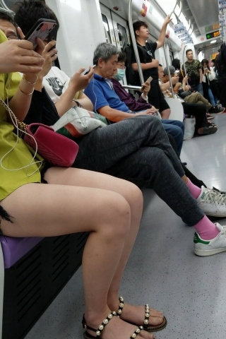 4K - 漂亮小清新马尾辫小姐姐 [611 MB/MP4]（视频版）