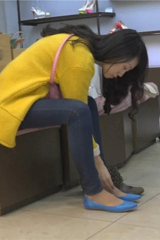 小清新紧身蓝牛肉丝美足小姐姐 [193 MB/WMV]（视频版）