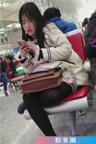 查看完整内容：4k-高铁站候车室拍摄长发甜美黑丝性感红唇美眉（视频版） - 共6张图片