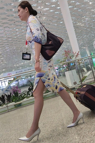 4K视频海航开衩旗袍灰丝步态高跟声音绝美（视频版）