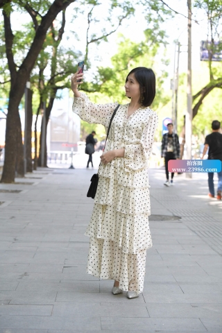 优雅美丽的长裙姐姐