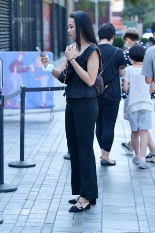 ★高挑黑裤美女★