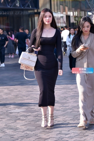 ★裹身裙高挑白皙美女