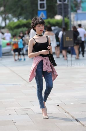 查看完整内容：卷发 - 共21张图片