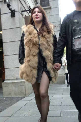 4K - 街拍丝袜美腿高跟美女贵妇 [1.22 GB/MP4]（视频版）