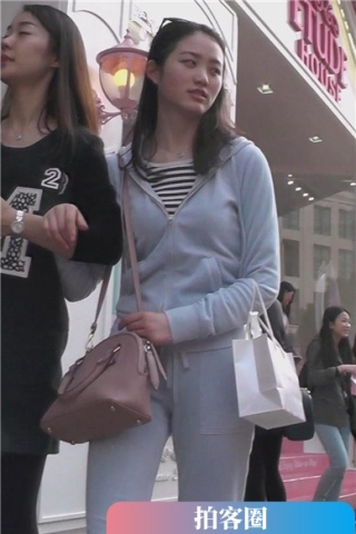 查看完整内容：街拍甜美知性好身材运动装美女姐姐 [974 MB]（视频版） - 共6张图片