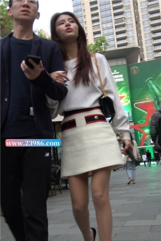 4K - 街拍丝袜高跟短裙美女 [1.01 GB/MP4]（视频版）