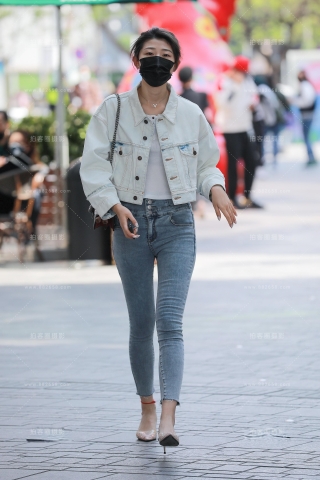 【玻璃赛帖】紧身牛仔裤小姐姐