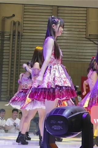 查看完整内容：艳丽公主裙跳舞的showgirl美眉60042（视频版） - 共7张图片