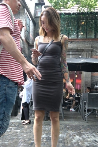 4K 灰色吊带裙纹身妹（视频版）