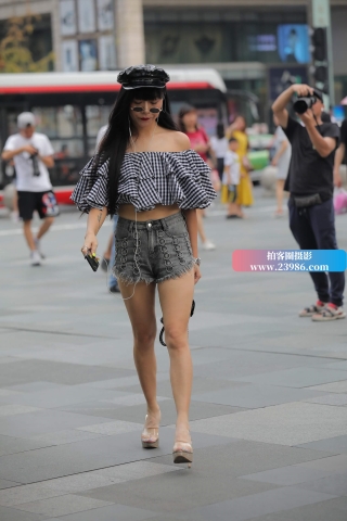 时尚个性长腿美女