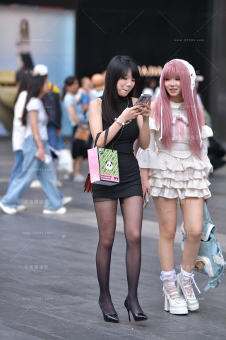 街拍超短裙黑丝美眉（完整版）