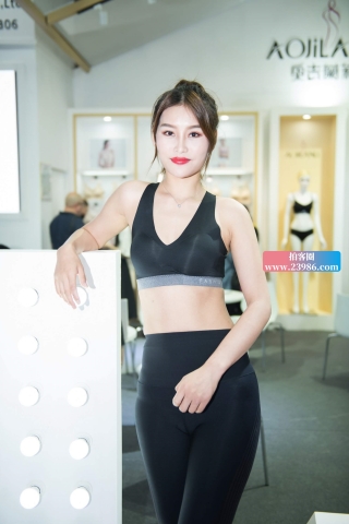 紧身瑜伽裤模特