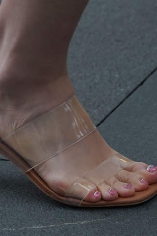 查看完整内容：热裤大长腿 - 共21张图片