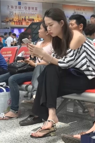 查看完整内容：鲜嫩的玉足凉高跟气质小姐姐 [239 MB/WMV] （视频版） - 共8张图片