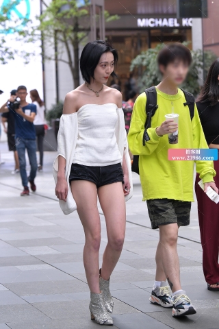 【视觉冲击赛贴】纤细美腿，热裤女友