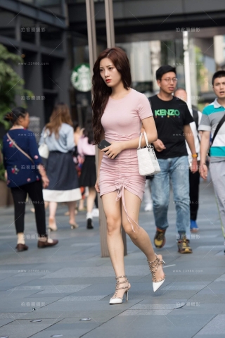 街拍粉色包臀裙高跟美女（完整版）