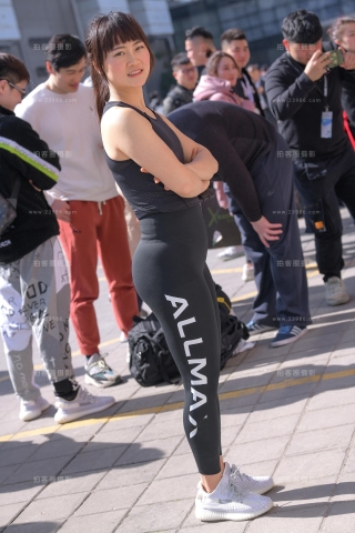 【补档】丰满黑色紧身裤MM