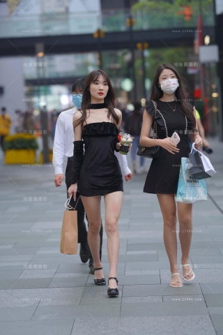 大长腿美女闺蜜