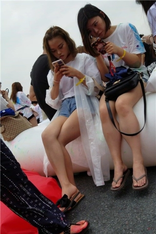 查看完整内容：白皙美腿姐妹 [577 MB/mp4]（视频版） - 共6张图片