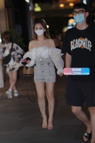 夜拍牛仔裙美腿姐姐