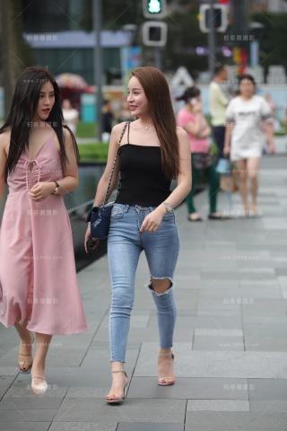 曼妙的紧牛身段