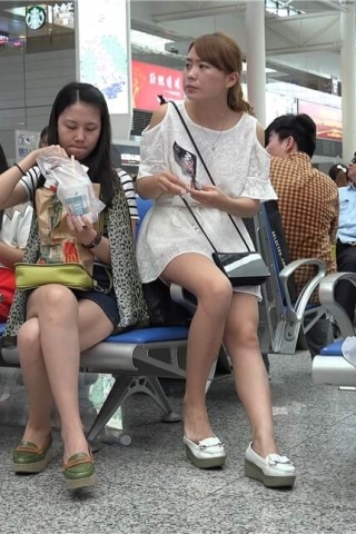 查看完整内容：4K - 妹子坐姿有点不雅观哦 [1.16 GB/MP4]（视频版） - 共8张图片