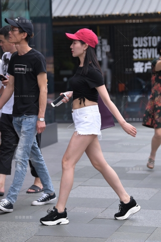 满分的性感白热裤白月牙