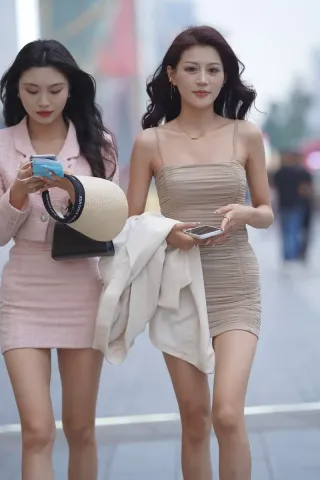 查看完整内容：魅力包臀裙美腿姐妹【原图➕视频】（完整版） - 共4张图片