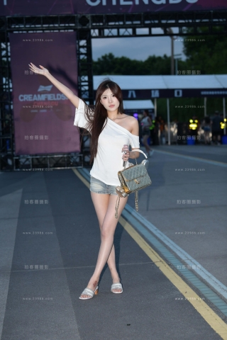 搭讪街拍热裤小仙女