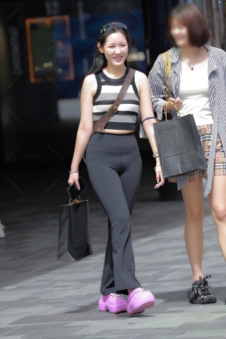 黑色紧身瑜伽裤