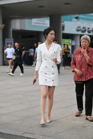 颜值超高，白裙美女