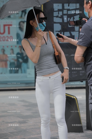 【玻璃赛帖】街头采访白色紧身裤小姐姐