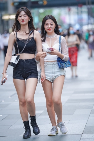 查看完整内容：【视觉冲击赛贴】热裤闺蜜（完整版） - 共19张图片