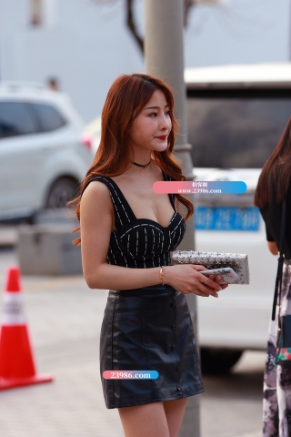 低胸 性感吊带 美腿 高跟美女