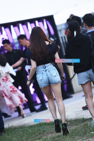 【咔喳赛贴】浅色热裤