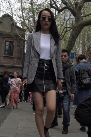 4k-皮裙黑色高跟鞋美腿街拍美女 [1.08 GB]（视频版）