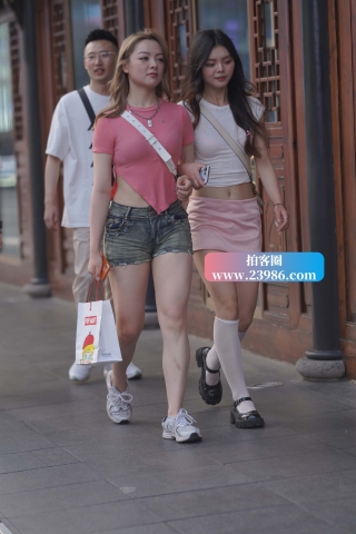 街拍热裤美眉