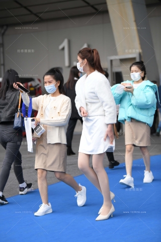 查看完整内容：光滑的白裙丝腿高跟 - 共19张图片